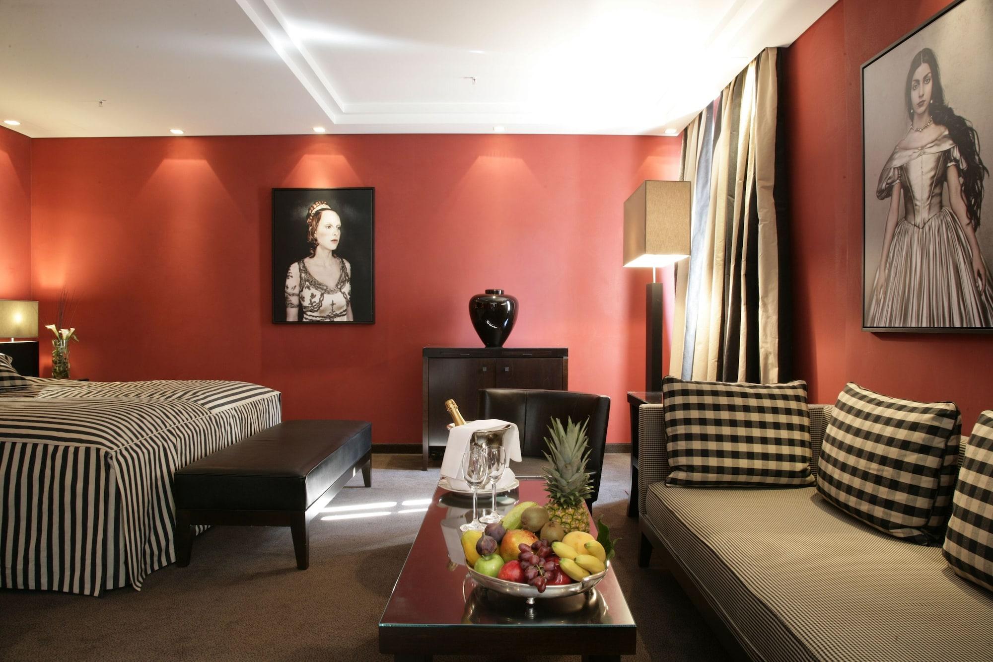 فندق بايريشر هوف ميونيخ المظهر الخارجي الصورة A room at the hotel