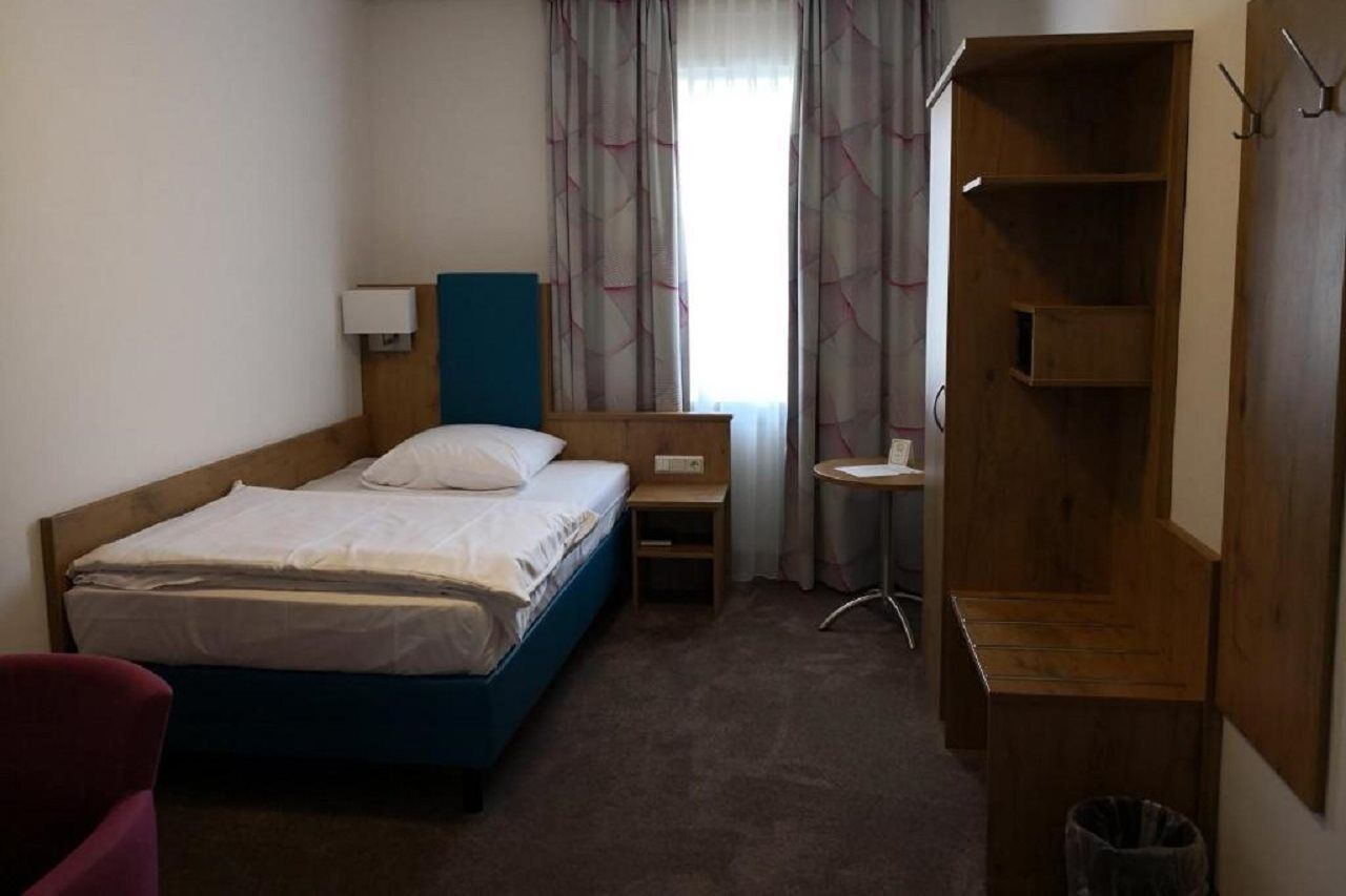 فندق بايريشر هوف ميونيخ المظهر الخارجي الصورة A typical room at the hotel