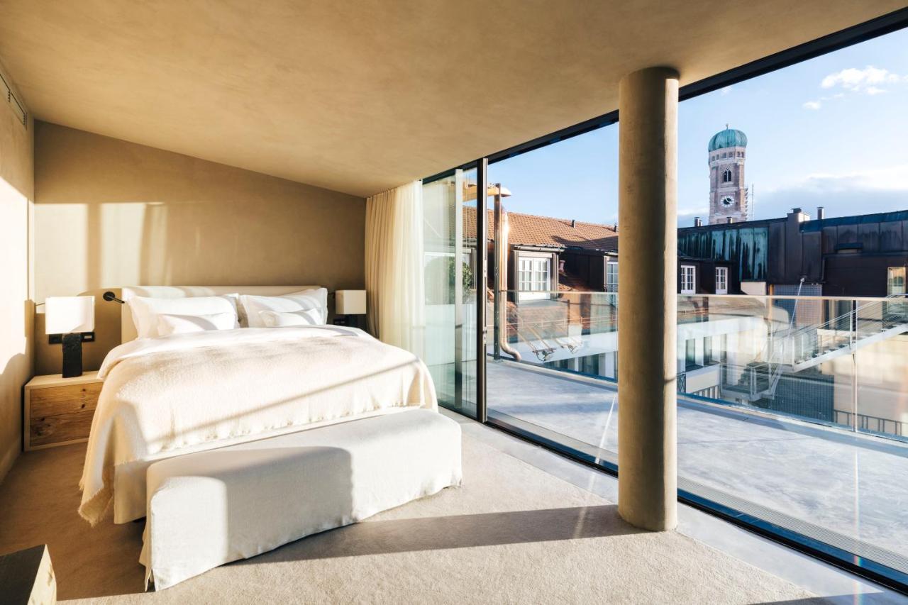 فندق بايريشر هوف ميونيخ المظهر الخارجي الصورة A room at the Mandarin Oriental Munich